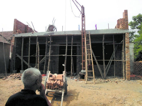 2010年7月，赵作海家的二层小楼马上就要建好了。