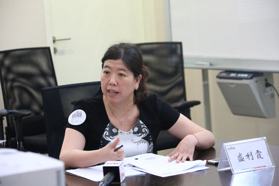 盛利霞，中国合成毒品防治专家委员会委员、中国药物滥用防治协会会长助理、北京安定医院医务科主任。常年从事临床戒毒、戒瘾问题研究。