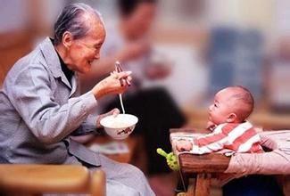 老人带孩子成了不少家庭矛盾根源