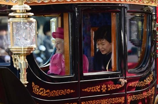 韩国总统访英乘坐皇家马车