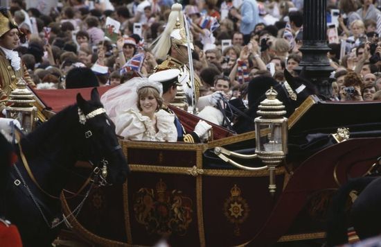 查尔斯王子和戴安娜王妃婚礼乘坐皇家马车