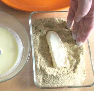 (5)在面包屑里打个滚。