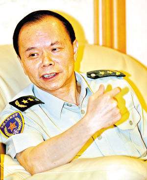 驻港部队司令员:十年驻守如同十年长考