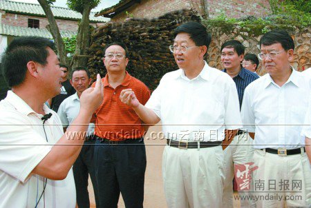 省委常委,省委宣传部部长张田欣一道,在文山州委书记李培,州长王承才