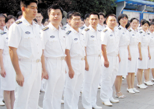 海军夏装换了一身白