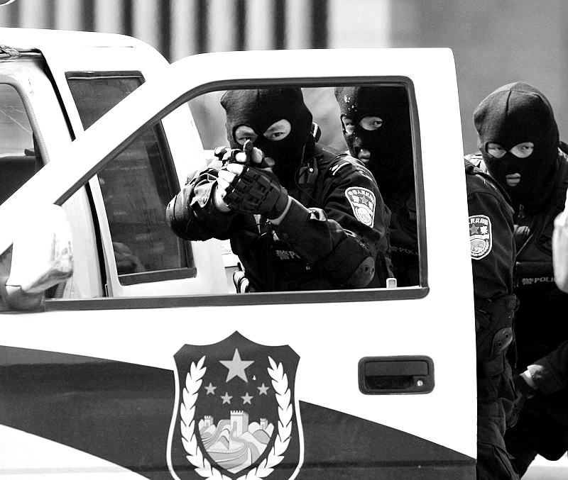 歹徒被狙击手击毙