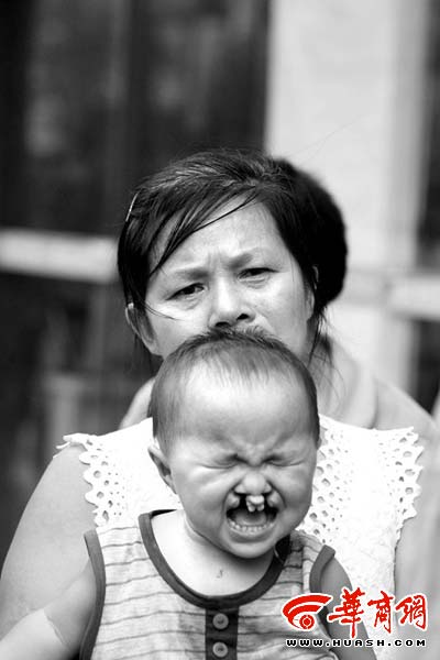 躲债朋友卷走银行卡 兔唇女儿没了手术钱(图)