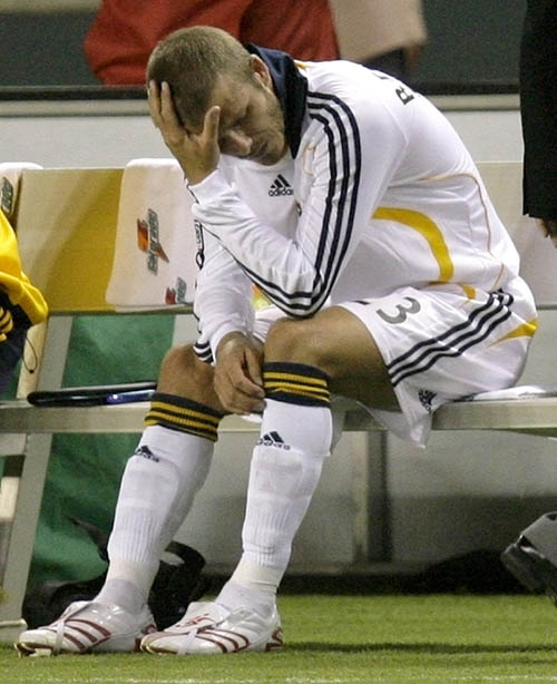 小贝受伤 伤心落泪