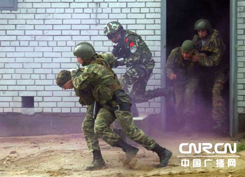 中俄“合作—2007”联合反恐演习惊险精彩_新闻中心_新浪网