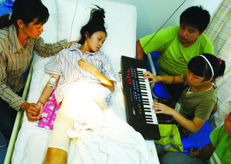 dv录制谎言哄截肢女孩安心治疗