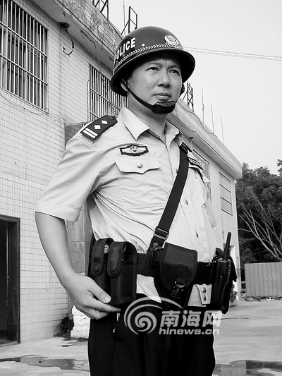 海口秀英港港务警察"全副武装"全天候巡逻