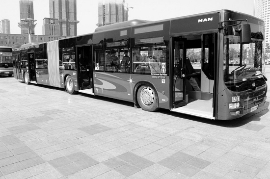 18米长公交明年有望"上岗"