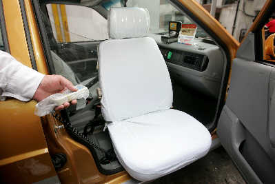 残障人士出行可坐无障碍出租车(图)