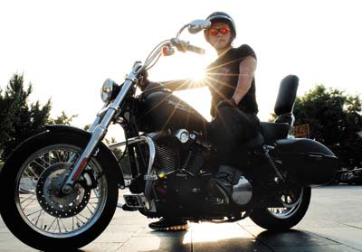 日,经历了几十年的休眠期后,代表着男人骑士精神与宗教信仰的哈雷摩托