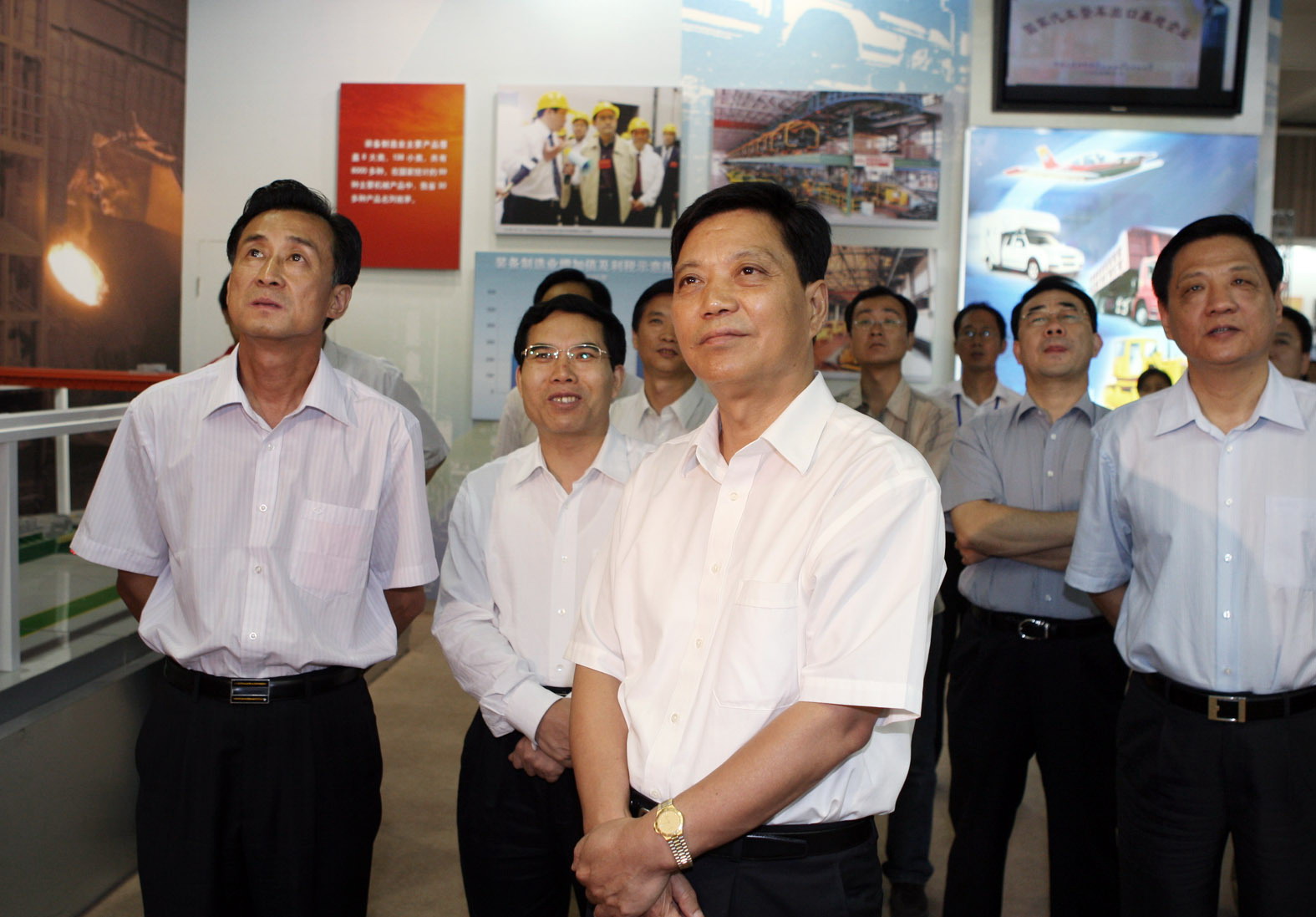 张云川参观新世纪新河北新成就展览图