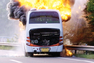 重庆一客车起火27人遇难