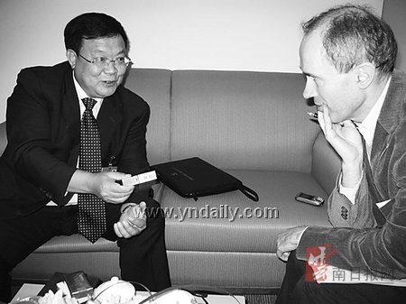 柳万东妙答英国金融时报记者