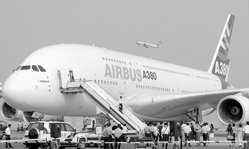 拥有"优雅绿色巨人"美誉的空中客车a380飞机于10月23日上午飞抵广州