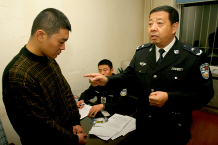 撞死环卫工人逃逸司机自首