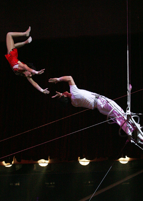 第十一届中国吴桥国际杂技艺术节闭幕