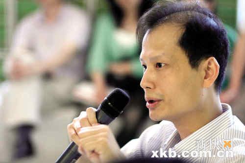 打假斗士方舟子住所外遇袭 遭辣椒水铁锤袭击_手机新浪网