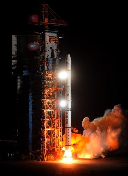 4月10日4时47分,我国在西昌卫星发射中心用“长征三号甲”运载火箭,成功将第八颗北斗导航卫星送入太空预定转移轨道。新华社记者罗晓光摄 4月10日4时47分,我国在西昌卫星发射中心用“长征三号甲”运载火箭,成功将第八颗北斗导航卫星送入太空预定转移轨道。新华社记者罗晓光摄