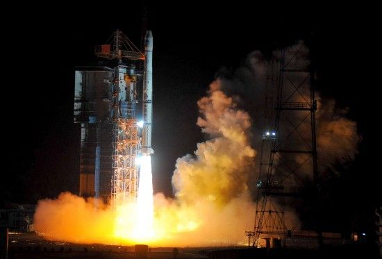 4月10日4时47分,我国在西昌卫星发射中心用“长征三号甲”运载火箭,成功将第八颗北斗导航卫星送入太空预定转移轨道。新华社记者罗晓光摄 4月10日4时47分,我国在西昌卫星发射中心用“长征三号甲”运载火箭,成功将第八颗北斗导航卫星送入太空预定转移轨道。新华社记者罗晓光摄