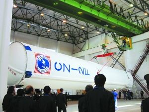 運送神舟八號的火箭已經進場。 運送神舟八號的火箭已經進場。