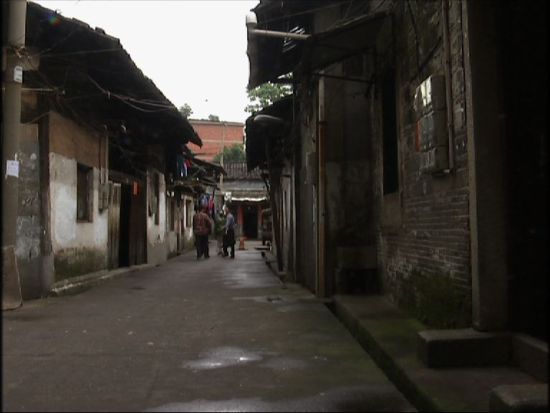 赣州古巷，现存未破坏仍在使用的排水管道