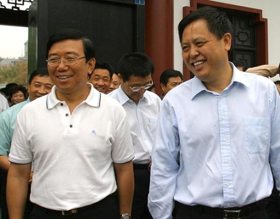 原四川省委副书记，成都市委书记李春城(左)和原绵阳市委书记谭力(右)在绵阳考察。