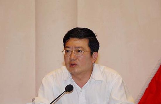 　　现年50岁的前候选人黄晓东，因为一场饭局，彻底出局。