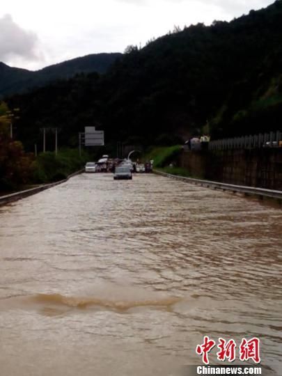 这是龙丽高速开通以来首次受淹 丽水高速 摄