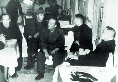 1961年邓小平在株洲视察331厂。