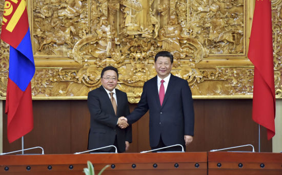 8月21日，国家主席习近平在乌兰巴托同蒙古国总统额勒贝格道尔吉举行会谈。新华社记者 李涛 摄