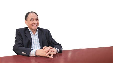 2014年7月，郑永年接受本刊记者采访。（施晓慧  摄）