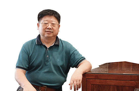 2014 年 7 月，吴建雄在北京接受本刊记者采访。（胡运杰 摄）