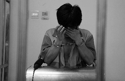在看守所,阿明讲起在印尼的遭遇时痛哭起来 摄/法制晚报记者 张雷