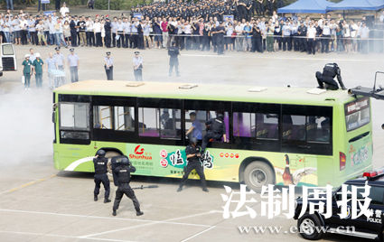 模拟场景二：解救被劫人质