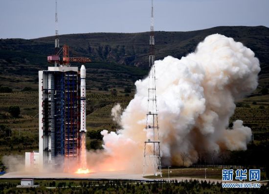 9月8日，搭载遥感卫星二十一号的长征四号乙运载火箭点火升空。当日11时22分，我国在太原卫星发射中心用长征四号乙运载火箭，成功将遥感卫星二十一号发射升空，卫星顺利进入预定轨道。新华社记者 燕雁摄