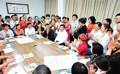 习近平同北京师范大学师生代表座谈