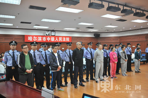 庭审现场。所行 摄