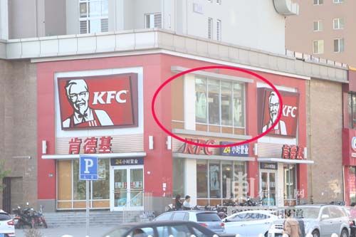 第一事发地在肯德基二楼。东北网记者 王忠岩 摄  　　