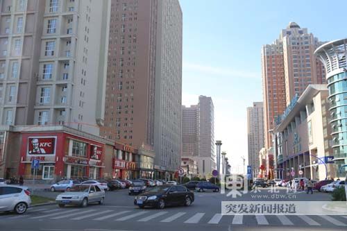 　　两处案发地仅一道之隔。东北网记者 王忠岩 摄