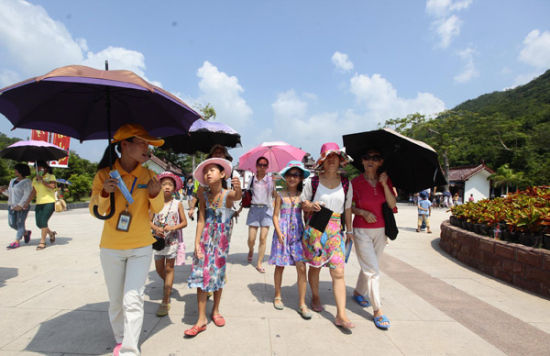 今年十一黄金周，来三亚的游客。资料图