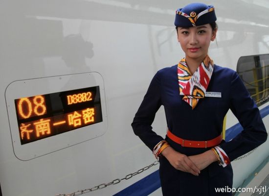 新疆“动姐”迎接旅客