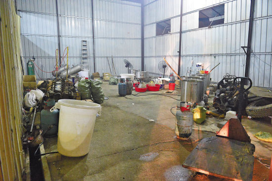 潜伏在深圳光明区内疯狂制毒;边防官兵抓捕时,现场缴获总计1