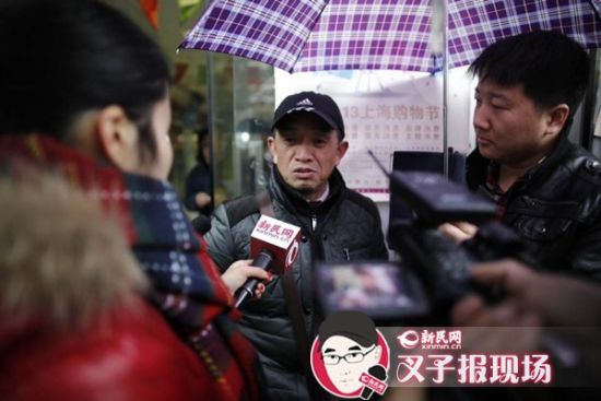 图说：2014年2月18日，复旦投毒案一审宣判，林森浩被判死刑。图为黄洋父亲接受媒体采访。新民网记者 萧君玮 资料图