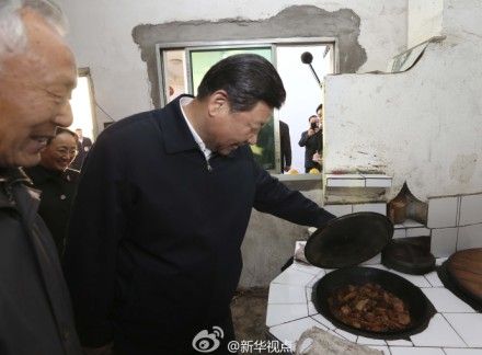 习近平掀锅盖开冰箱体察民情冷暖
