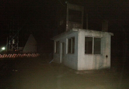 11月30日晚上，记者发现马头关煤检站已经人去房空。 任东杰 摄