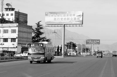 在林州城乡，宣传红旗渠精神的标语随处可见。大河报记者 张波 摄